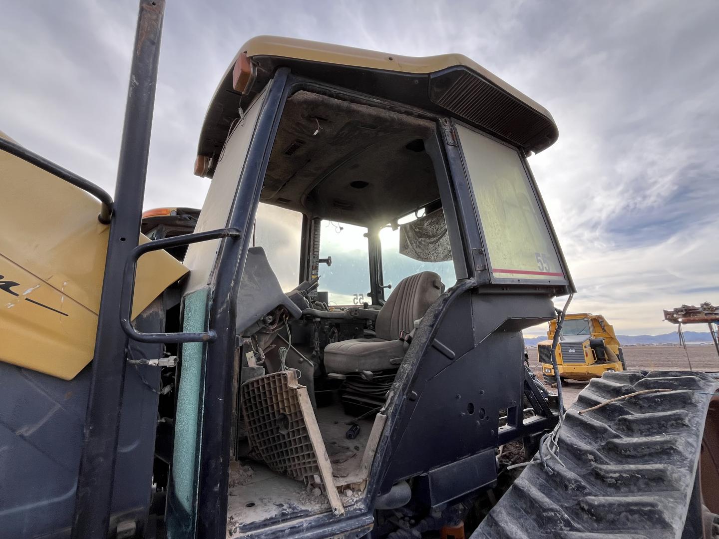 ./imagenes/INVOICE/2019/16243/TRACTOR CHALLENGER 55 (23).JPG